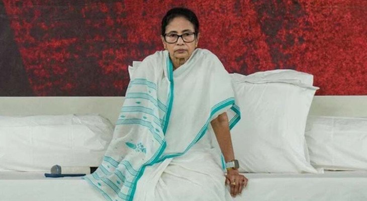 পচা ডিম ও টমেটো ছোড়ার আশঙ্কায় মমতার জরুরি বৈঠক বাতিল