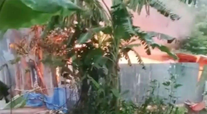 পাবনায় কিশোরী ধর্ষণ ও হত্যার ঘটনায় আসামিদের বাড়িতে অগ্নিসংযোগ, দগ্ধ হয়ে নিহত ৩