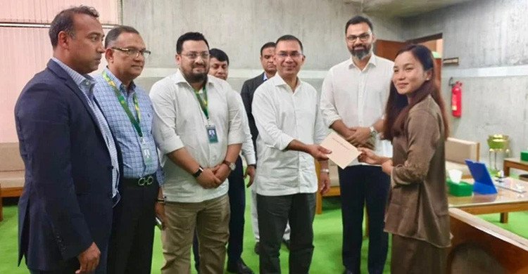 নারী ফুটবল তারকা ঋতুপর্ণা চাকমাকে বাড়ি নির্মাণের জন্য অনুদান দিলেন প্রধানমন্ত্রী