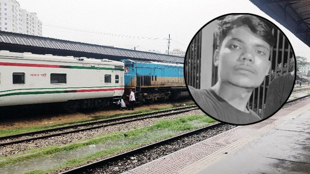 ট্রেন আসার সময় রেললাইনে দাঁড়িয়ে বৃদ্ধ, বাঁচাতে গিয়ে যুবকের মর্মান্তিক মৃত্যু
