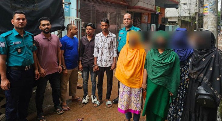 ‎‎গাজীপুরে আবাসিক হোটেল থেকে চার নারীসহ গ্রেফতার ৮  