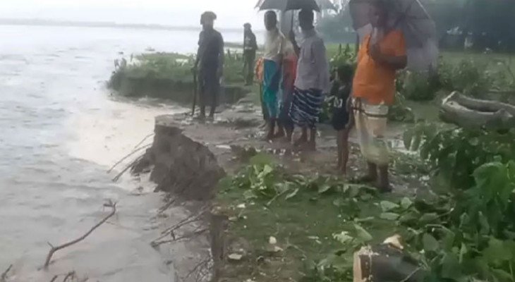 ‘নদী আমাগো ভিটামাটি নিয়া গেল, বাজানরেও ছাড়লো না’- কান্নাজড়িত কণ্ঠে মিজান
