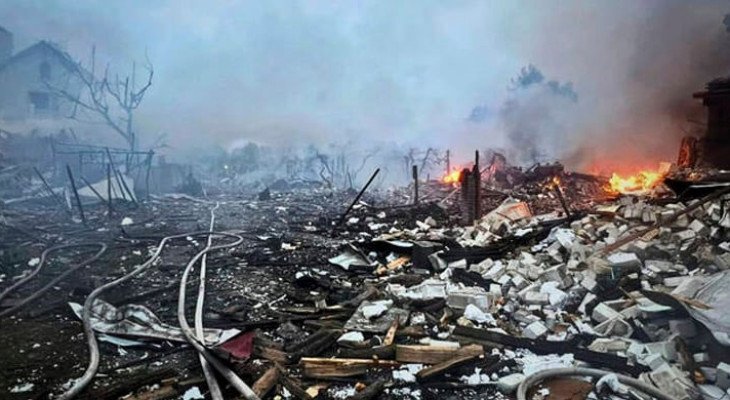 রাশিয়া-ইউক্রেনের পালটা-পালটি ড্রোন ও ক্ষেপণাস্ত্র হামলায় নিহত ৯  