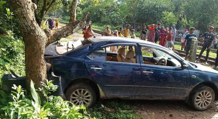 ব্রাহ্মণবাড়িয়ায় চলন্ত ট্রেনের ধাক্কায় প্রাইভেটকারের যাত্রী নিহত   
