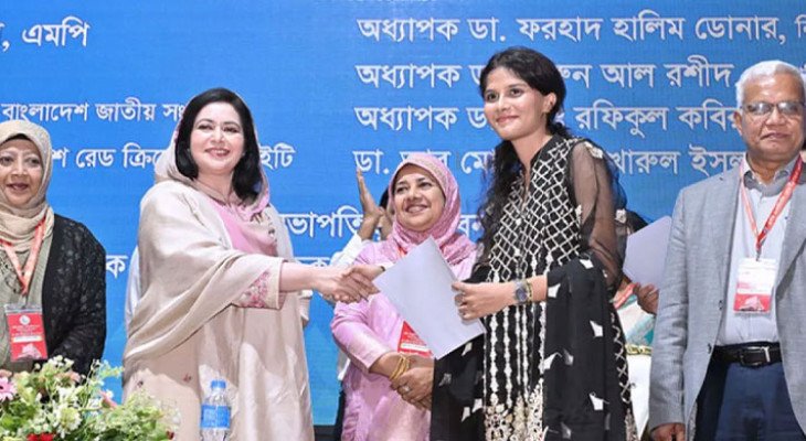 দেশসেবায় আত্মনিয়োগে মেডিকেল শিক্ষার্থীদের প্রতি আহ্বান ডা. জুবাইদার