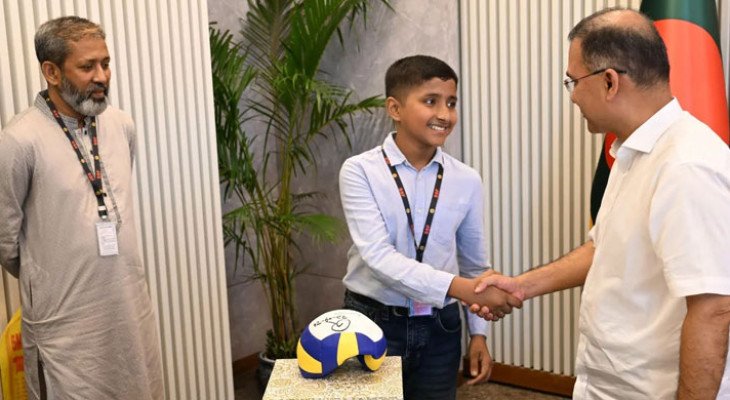 প্রধানমন্ত্রীর সঙ্গে দেখা করল ভুবনজয়ী হাসির সেই তাহসিন