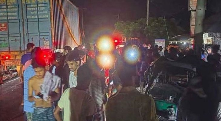 ঝালকাঠিতে যাত্রীবাহী বাস-মাহিন্দ্রার মুখোমুখি সংঘর্ষে নিহত ২