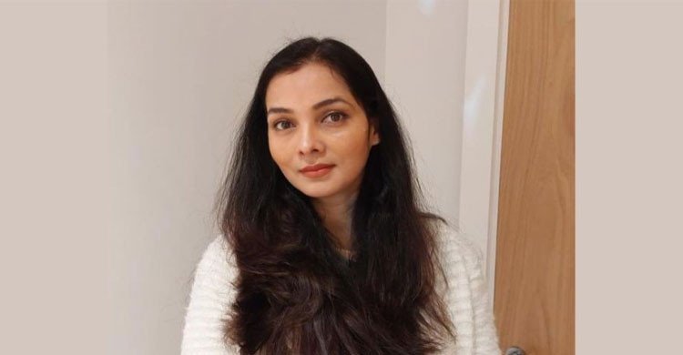 ‘পাকিস্তানি’ পরিচয় শুনেই ক্ষুধার্ত সহযাত্রীকে খাবার দিলেন না ভারতীয় লেখিকা