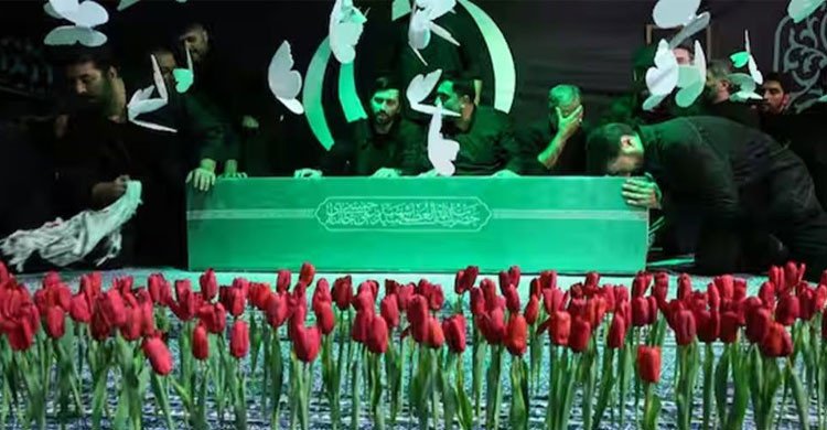 খামেনির জানাজায় তেহরানে লাখো মানুষের ঢল, কফিন নেওয়া হলো হত্যাকাণ্ডের স্থানে 