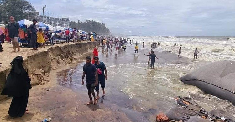 কক্সবাজারে সাগর তীর এলাকা থেকে ৩ অর্ধগলিত লাশ উদ্ধার   
