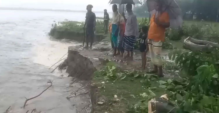 ‘নদী আমাগো ভিটামাটি নিয়া গেল, বাজানরেও ছাড়লো না’- কান্নাজড়িত কণ্ঠে মিজান