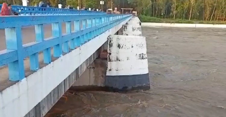 উজানের ঢলে তিস্তার পানি বিপৎসীমার ওপরে, উত্তরাঞ্চলে ভয়াবহ বন্যার শঙ্কা   
