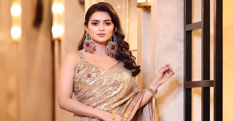 শাড়ি নিয়ে প্রতারণার অভিযোগ: তানজিন তিশাকে আদালতে হাজিরের নির্দেশ 