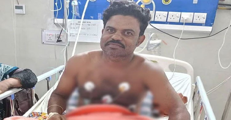 কুষ্টিয়ায় সাপের কামড় খেয়ে নিজেই হাসপাতালে চিকিৎসা নিচ্ছেন ‘বিষঝাড়া ওঝা’  