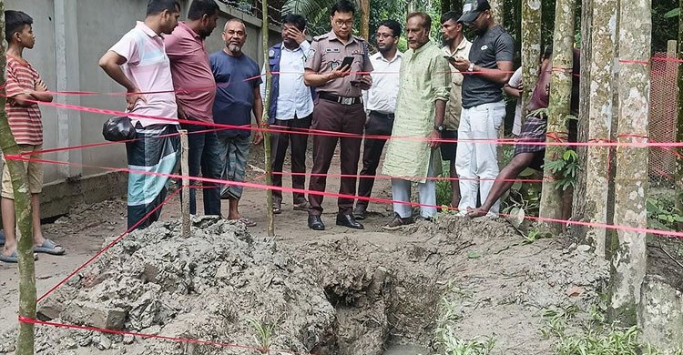 লক্ষ্মীপুরে কলেজের পাশে মিলল ৩ মর্টারশেল