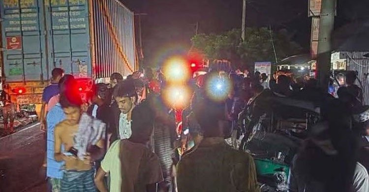 ঝালকাঠিতে যাত্রীবাহী বাস-মাহিন্দ্রার মুখোমুখি সংঘর্ষে নিহত ২