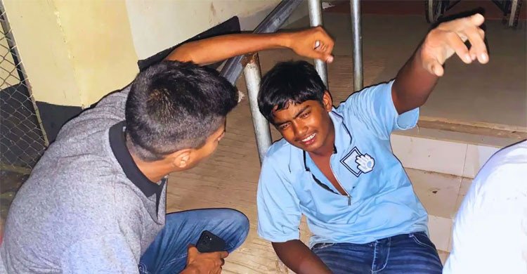 ‘মা তো প্রতিদিন ফিরত, আজ কেন ফিরল না?’ দুর্ঘটনায় মায়ের মৃত্যুতে ছেলের আহাজারি