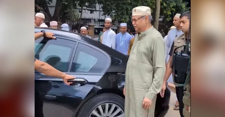জুমার নামাজ শেষে গাড়িতে উঠছিলেন চুপ্পু, পেছন থেকে শব্দ এলো ‘চোর’