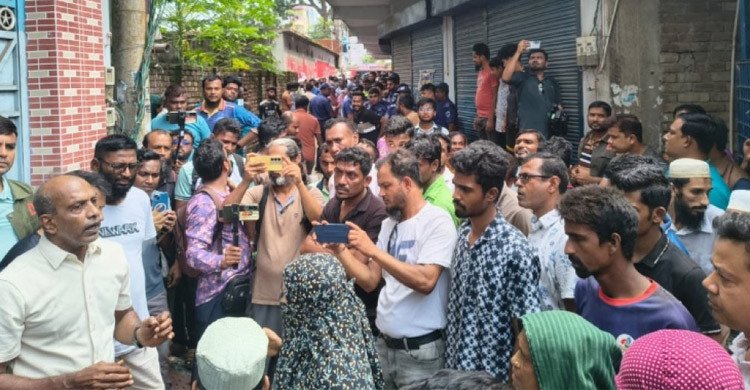 মাদ্রাসার শিক্ষার্থীদের পেটালেন জামায়াত এমপির মেয়ে, প্রতিবাদে বাড়িতে হামলা ও ঘেরাও