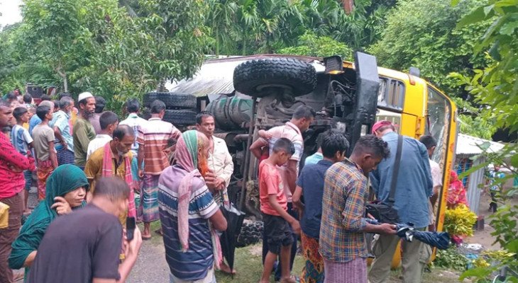 নড়াইলে ঘরের ওপর উল্টে পড়ল পাথরবোঝাই ট্রাক, ঘুমন্ত স্কুলছাত্রী নিহত