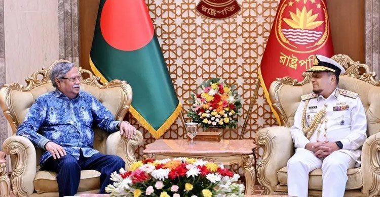 রাষ্ট্রপতির সাথে বিদায়ি নৌপ্রধানের সৌজন্য সাক্ষাৎ
