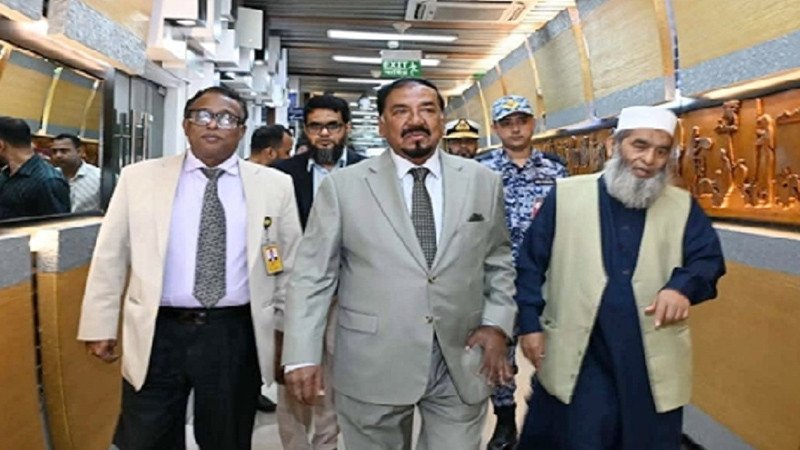 কাতারের উদ্দেশে ঢাকা ছেড়েছেন স্পিকার হাফিজ উদ্দিন আহমদ