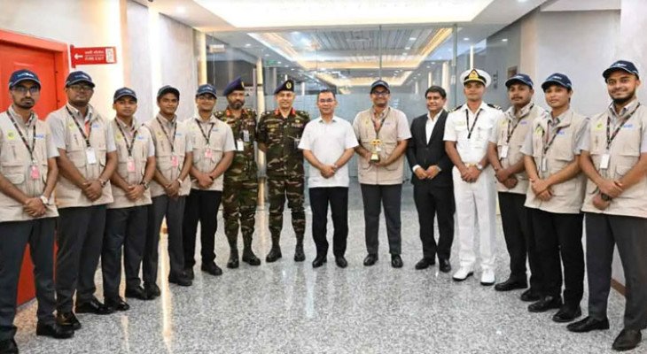 প্রধানমন্ত্রীর সঙ্গে এমআইএসটির বিশ্বচ্যাম্পিয়ন আন্ডারওয়াটার রোবট নির্মাতা দলের সাক্ষাৎ