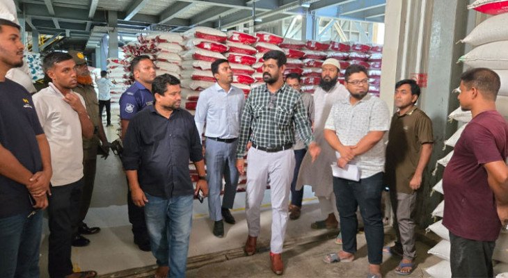 নওগাঁয় সুগন্ধি চালের অবৈধ মজুতদারকে ৩৫ হাজার টাকা জরিমানা