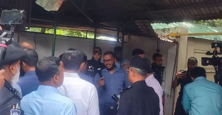 উত্তরায় র‌্যাব-১ সদর দপ্তরের ‘আয়না ঘর’ পরিদর্শন করলেন ট্রাইব্যুনালের বিচারকরা