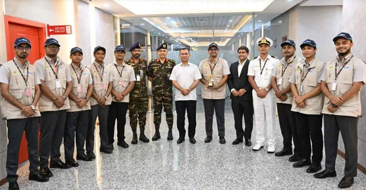 প্রধানমন্ত্রীর সঙ্গে এমআইএসটির বিশ্বচ্যাম্পিয়ন আন্ডারওয়াটার রোবট নির্মাতা দলের সাক্ষাৎ
