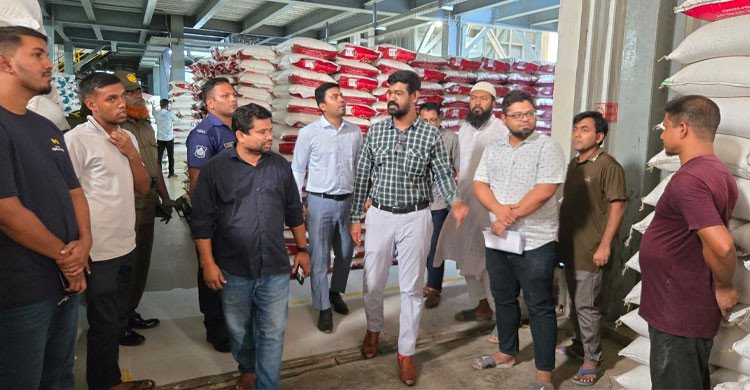 নওগাঁয় সুগন্ধি চালের অবৈধ মজুতদারকে ৩৫ হাজার টাকা জরিমানা