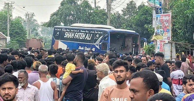 বগুড়ায় বাসচাপায় ৬ শ্রমিক নিহত