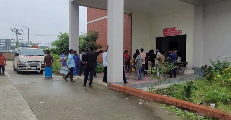 সিরাজগঞ্জে ট্রাকের ধাক্কায় বাসচালকসহ নিহত ২, আহত ১০
