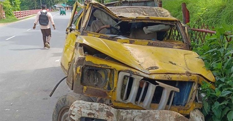 রাঙামাটিতে পিকআপ উলটে নারীসহ নিহত ৪ 