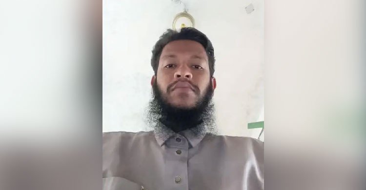 ফজরের সুন্নত নামাজে সেজদায় গিয়ে আর ওঠা হলো না ইমামের 