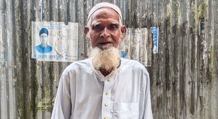 মাত্র ১০০ টাকা শোধ করতে ১৫ বছর পর ৩৫ কিলোমিটার পথ পাড়ি দিলেন শমসের আলী