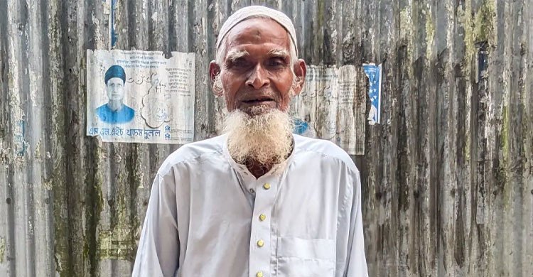 মাত্র ১০০ টাকা শোধ করতে ১৫ বছর পর ৩৫ কিলোমিটার পথ পাড়ি দিলেন শমসের আলী