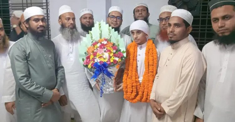 মাত্র ৭৩ দিনেই পুরো কোরআন হিফজ করল ১৩ বছরের মুসাইব
