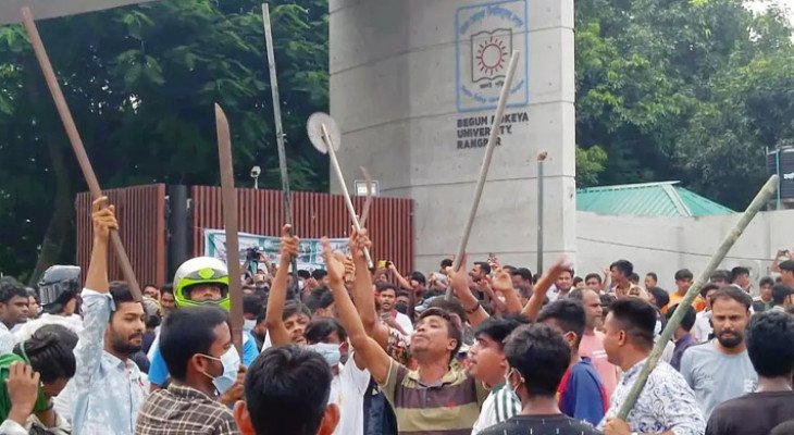 দেশীয় অস্ত্র-লাঠিসোঁটাসহ বেরোবিতে ছাত্রদল-যুবদল, উত্তপ্ত ক্যাম্পাস