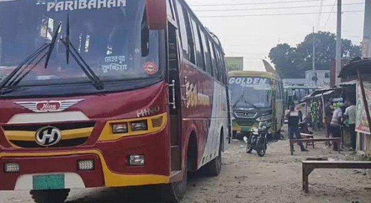 শ্রমিকদের সংঘর্ষ, চুয়াডাঙ্গার সব রুটে বাস ও মিনিবাস চলাচল বন্ধ