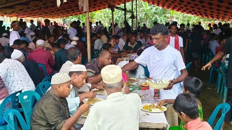 জীবিত থাকতেই নিজের ‘চল্লিশা’ আয়োজন, ৫ হাজার মানুষকে খাওয়ালেন দম্পতি