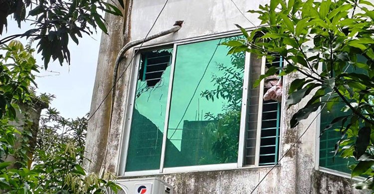 ডেমরায় বিএনপি নেতার বাড়িতে হামলা, কয়েক রাউন্ড গুলিবর্ষণ