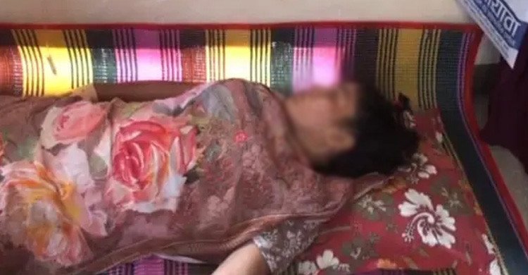 খুলনায় ছেলেকে না পেয়ে বাবাকে লক্ষ্য করে গুলি, লক্ষ্যভ্রষ্ট হয়ে গুলিবিদ্ধ মা
