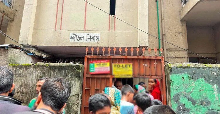 স্ত্রী-শাশুড়িকে খুন করে রাজধানীর কলাবাগান থানায় হাজির হলেন যুবক