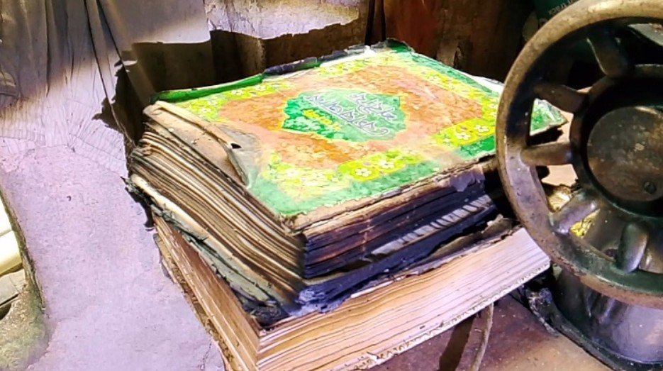 লালমনিরহাটে বিদ্যুতের শর্ট সার্কিটে আগুনে ঘর পুড়ে ছাই, অক্ষত পবিত্র কোরআন