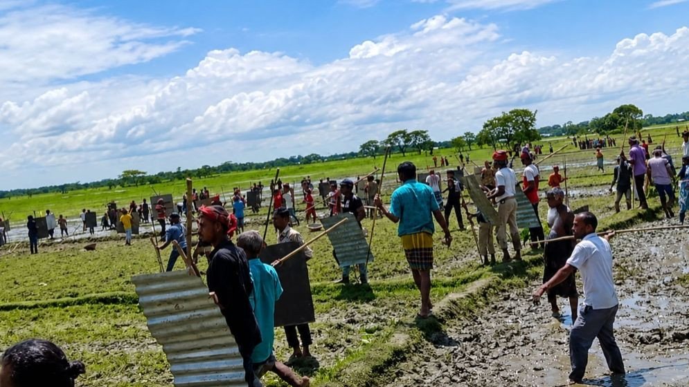 নেত্রকোনায় দফায় দফায় সংঘর্ষে নারীসহ আহত ৩০