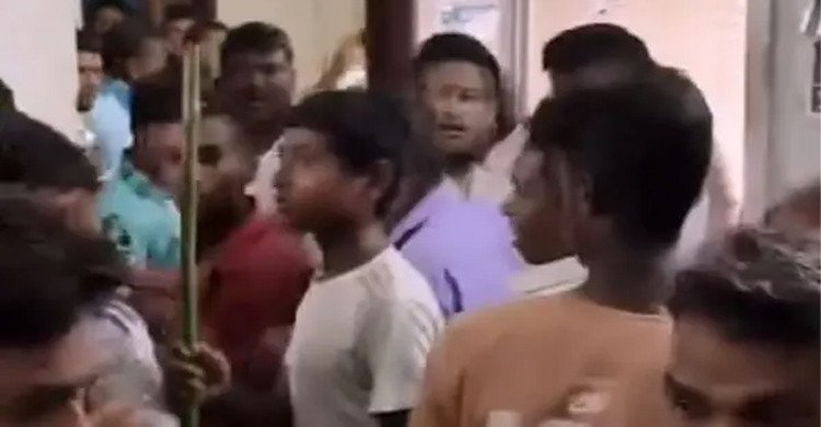লোডশেডিং নিয়ে ক্ষোভ, ময়মনসিংহে বিদ্যুৎ অফিসে হামলায় আহত কর্মকর্তা