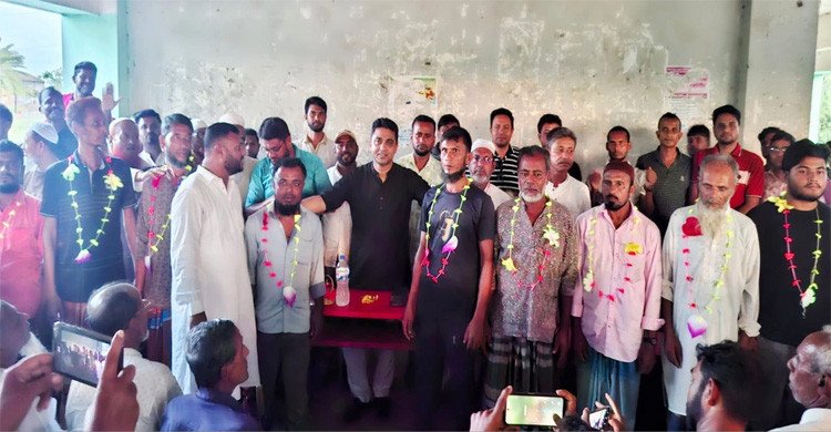বিএনপিতে যোগ দিলেন বহিষ্কৃত এমপি গাজী নজরুলের ১২ অনুসারী