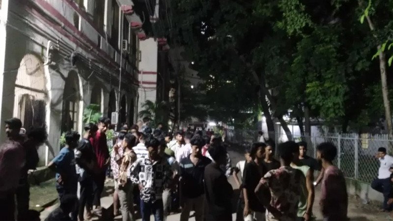 সদরঘাটে চাঁদার টাকা ভাগাভাগি নিয়ে দুই গ্রুপের সংঘর্ষ, নিহত ১