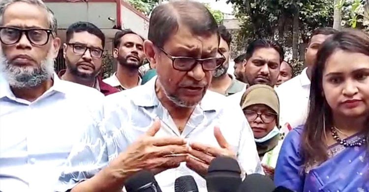 সরকারি হাসপাতালের সামনে ক্লিনিকের অনুমোদন বন্ধের ঘোষণা স্বাস্থ্যমন্ত্রীর